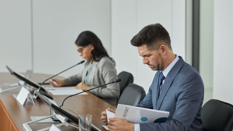 Nagłośnienie sal konferencyjnych – znaczenie jakości dźwięku w komunikacji biznesowej